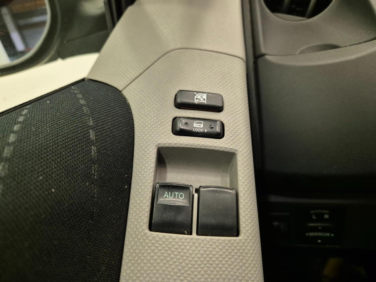 Toyota Yaris 5p 1.3 Navy - NEOPATENTATI - Navi - Clima