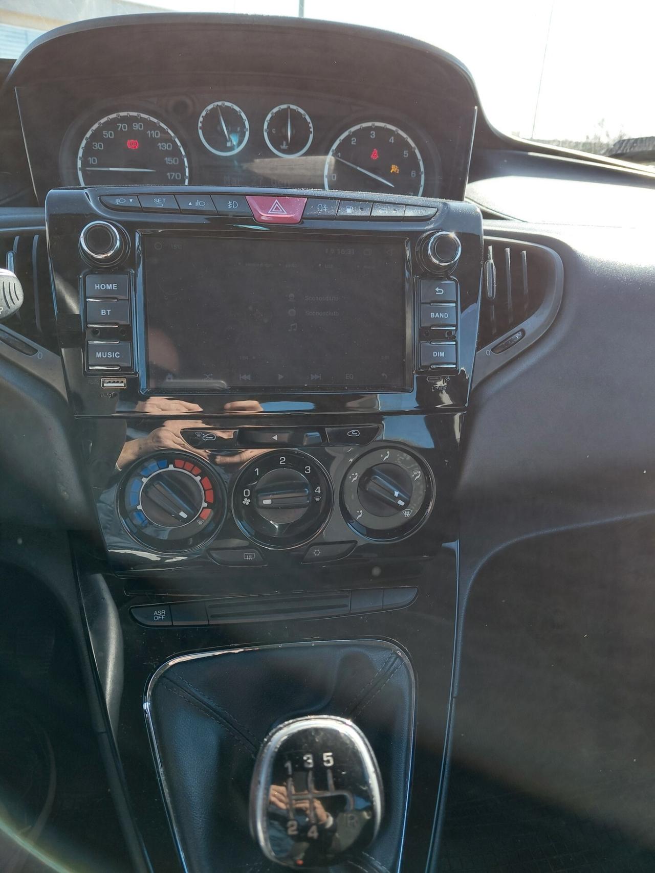 Lancia Ypsilon 0.9 TwinAir 85 CV 5 porte Metano Ecochic Gold