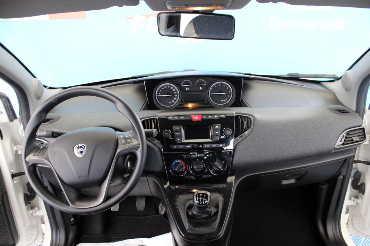 Lancia Ypsilon 1.0 FireFly 5 porte S&S Hybrid Ecochic Silver