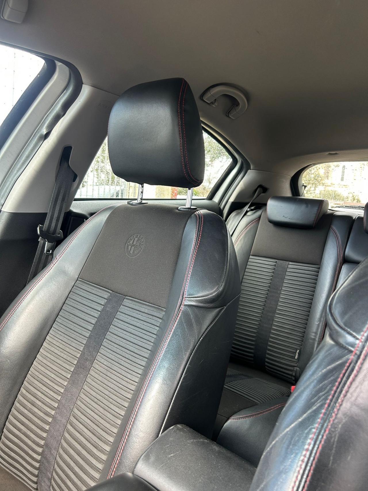 Alfa Romeo Giulietta 2.0 JTDm-2 140 CV Distinctive-2011