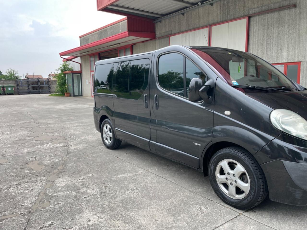 Opel Vivaro 27 2.5 CDTI PC-TN Tour Cosmo