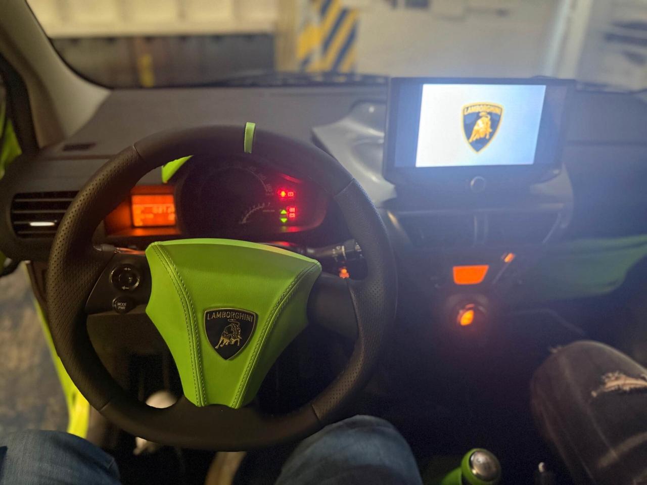 Toyota iQ 1.0 ACCESSORIATA STILE LAMBORGHINI PORTE ALI DI GABBIANO PERMUTE 3336121884