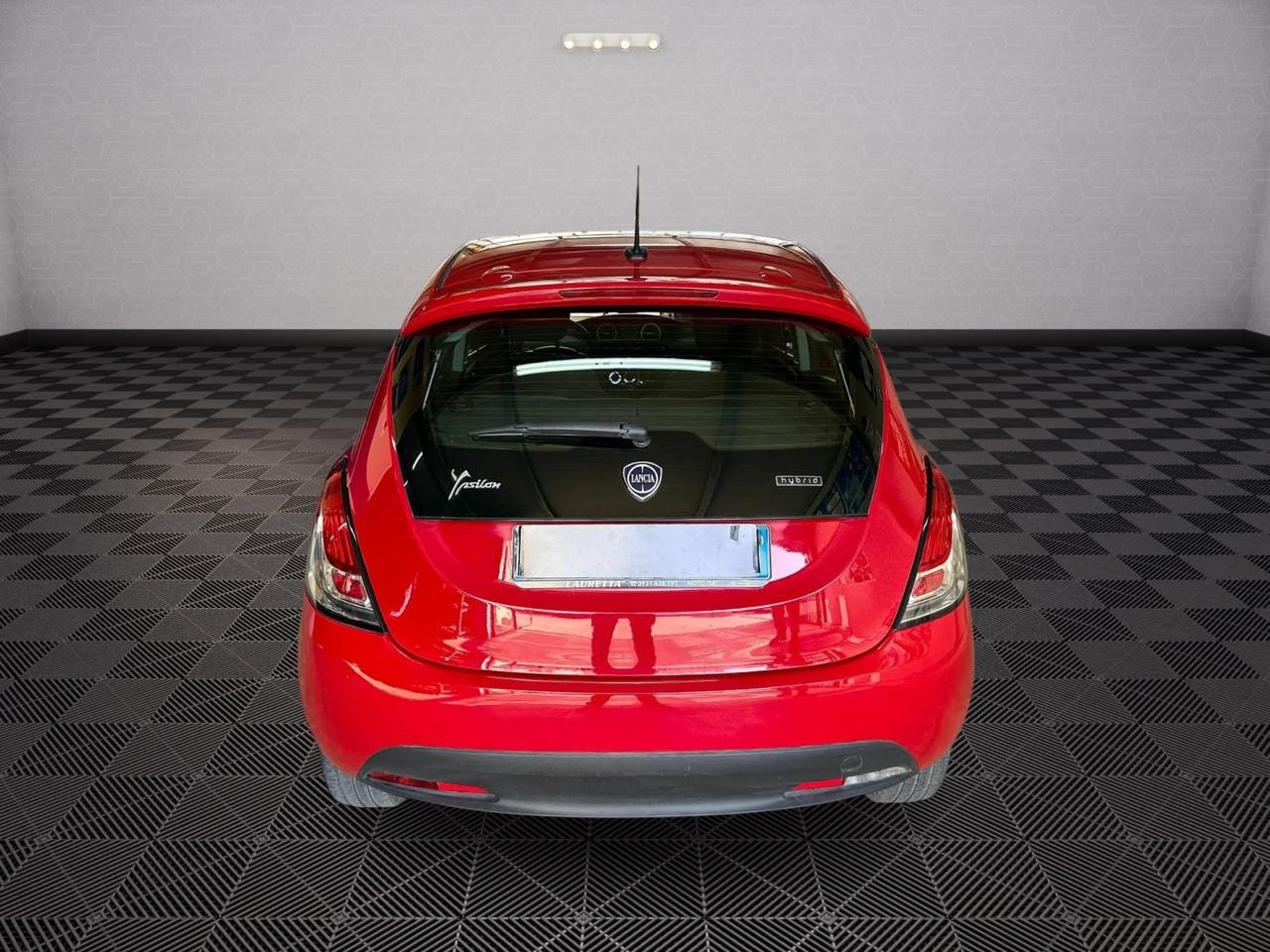 Lancia Ypsilon 1.0 FireFly 5 porte S&S Hybrid Ecochic Silver