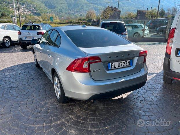 Volvo S60 D2 R-design