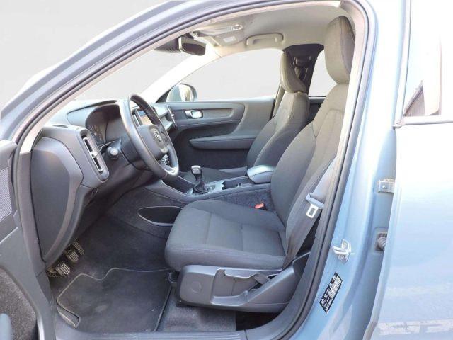 VOLVO XC40 T2 MOMENTUM CORE MANUALE