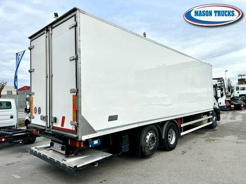 IVECO STRALIS 360, cassa isotermica con sponda retrattile, 2015, km 450.000