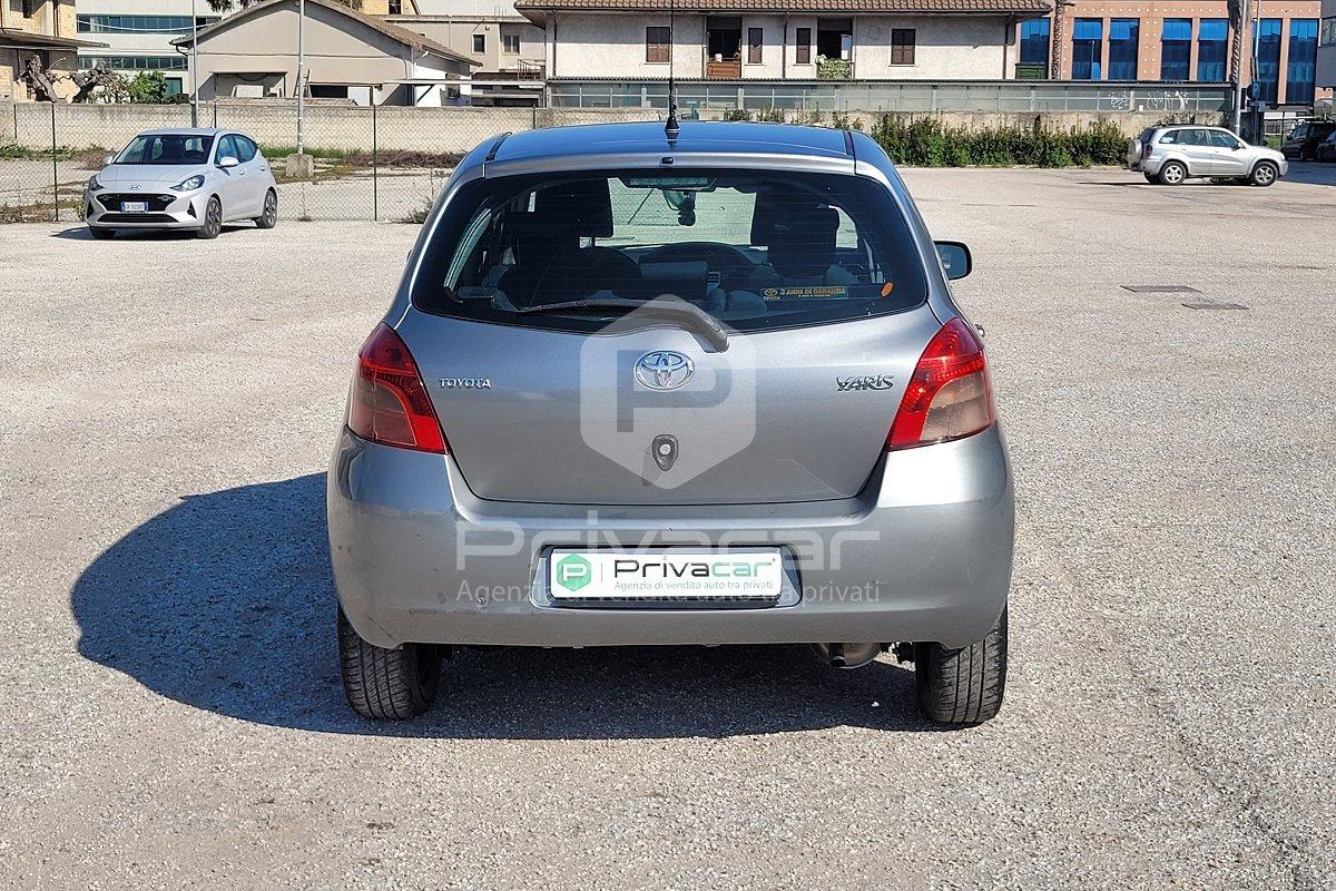 TOYOTA Yaris 1.0 5 porte