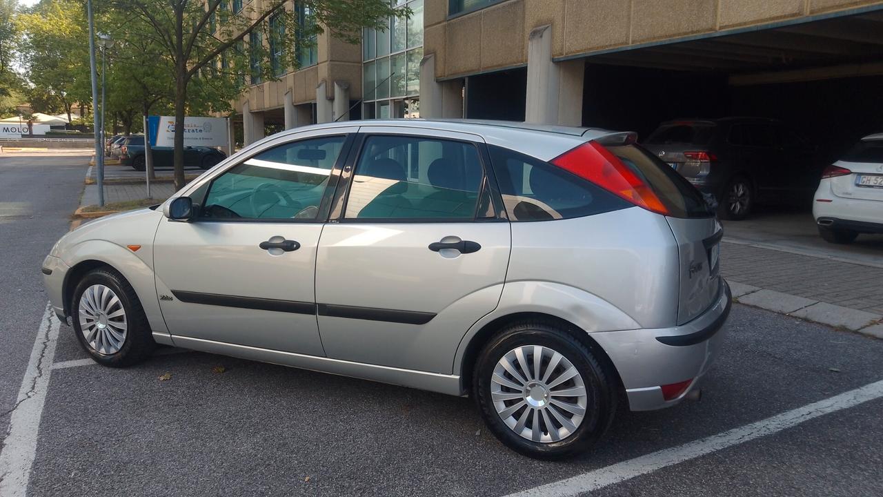 Ford Focus 1.6i 16V cat 5p. Zetec neopatentati
