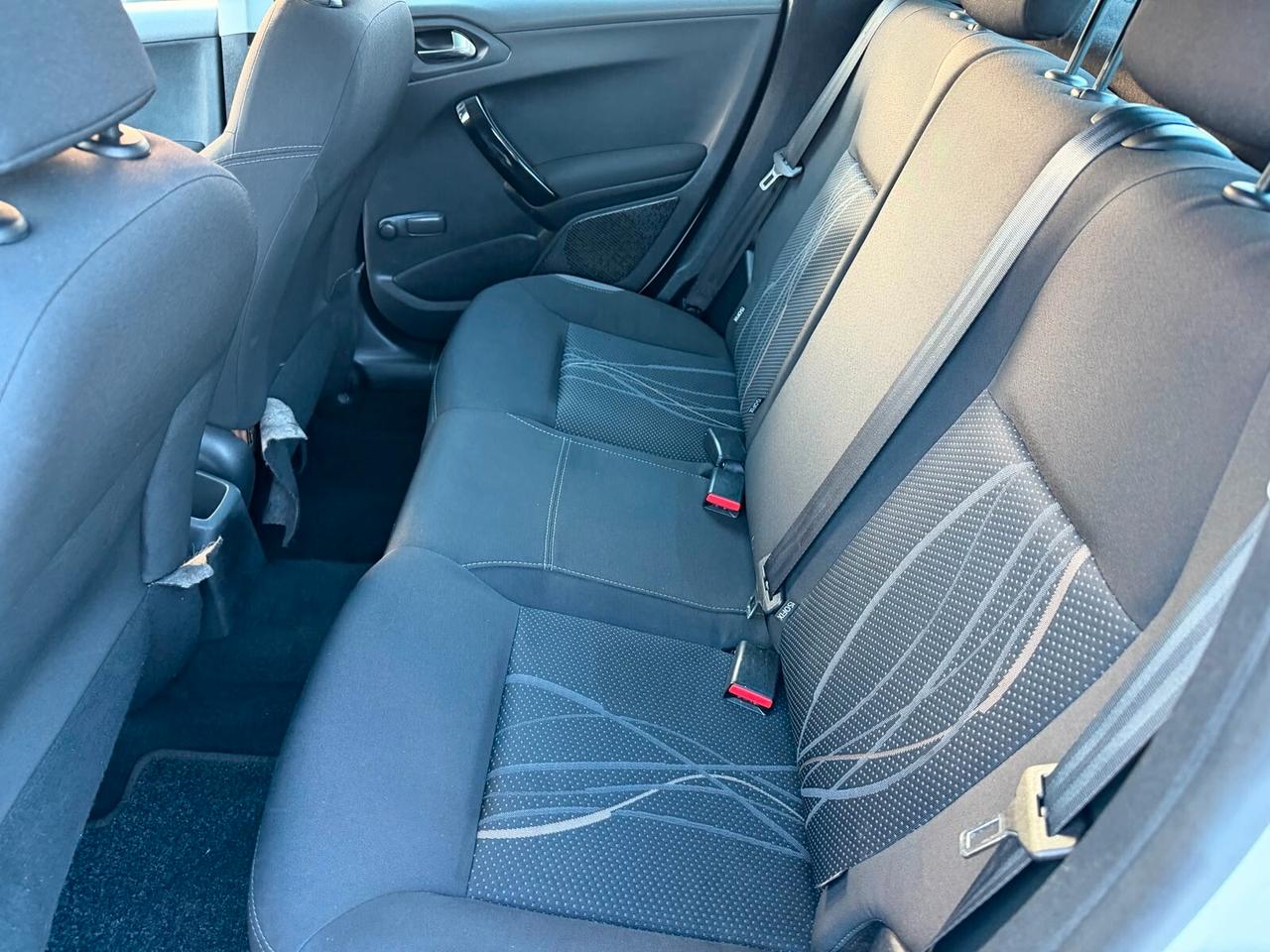 Peugeot 208 1.2benz 82 5 porte Allure-10/2014