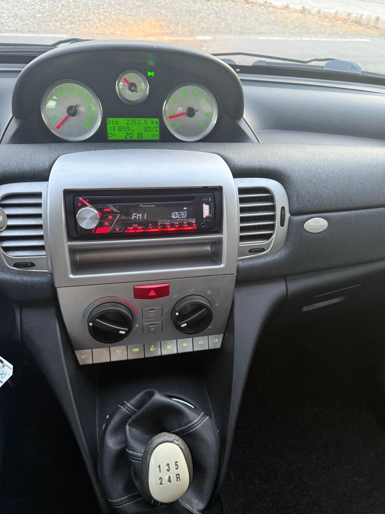 LANCIA YPSILON 1.2 BENZINA NEOPATENTATI