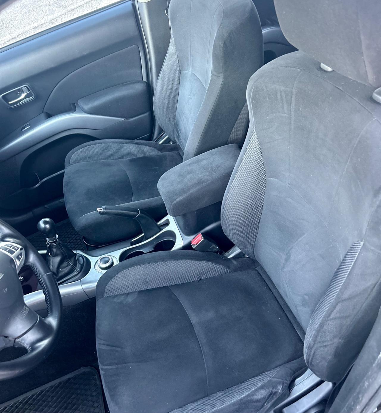 Mitsubishi Outlander 2.0 DI-D Instyle 7 POSTI