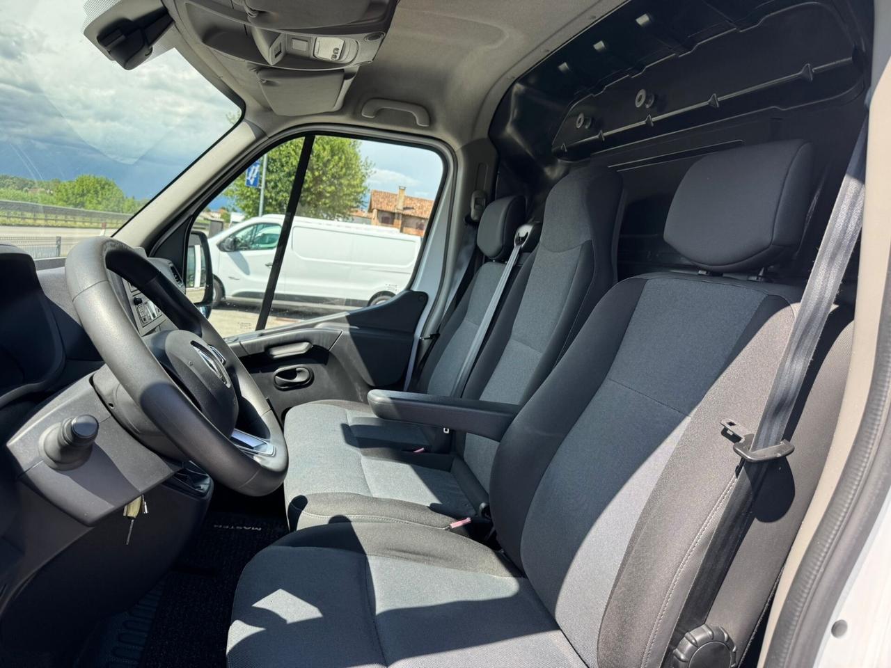 Renault Master T35 2.3 dCi 135 PASSO LUNGO