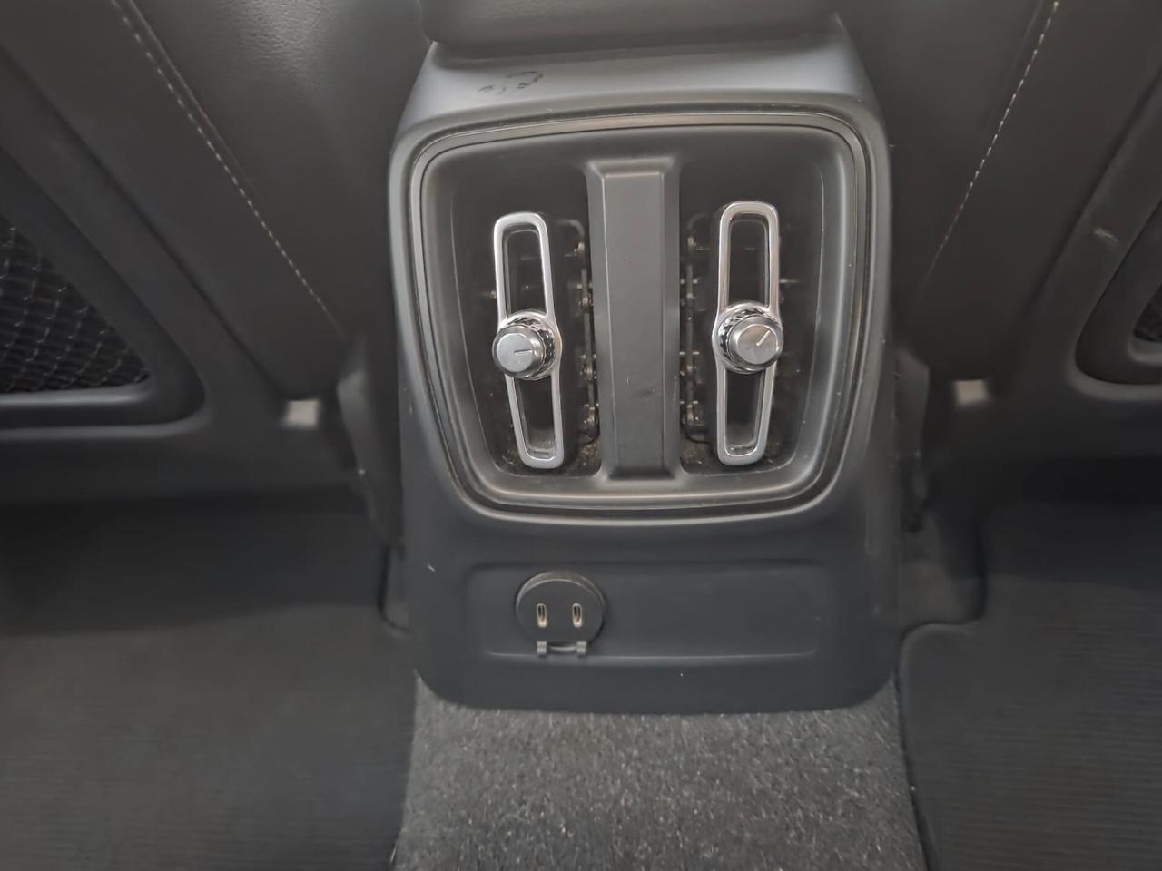 Volvo XC40 T5 Recharge Plug-in Hybrid R-design Aut.