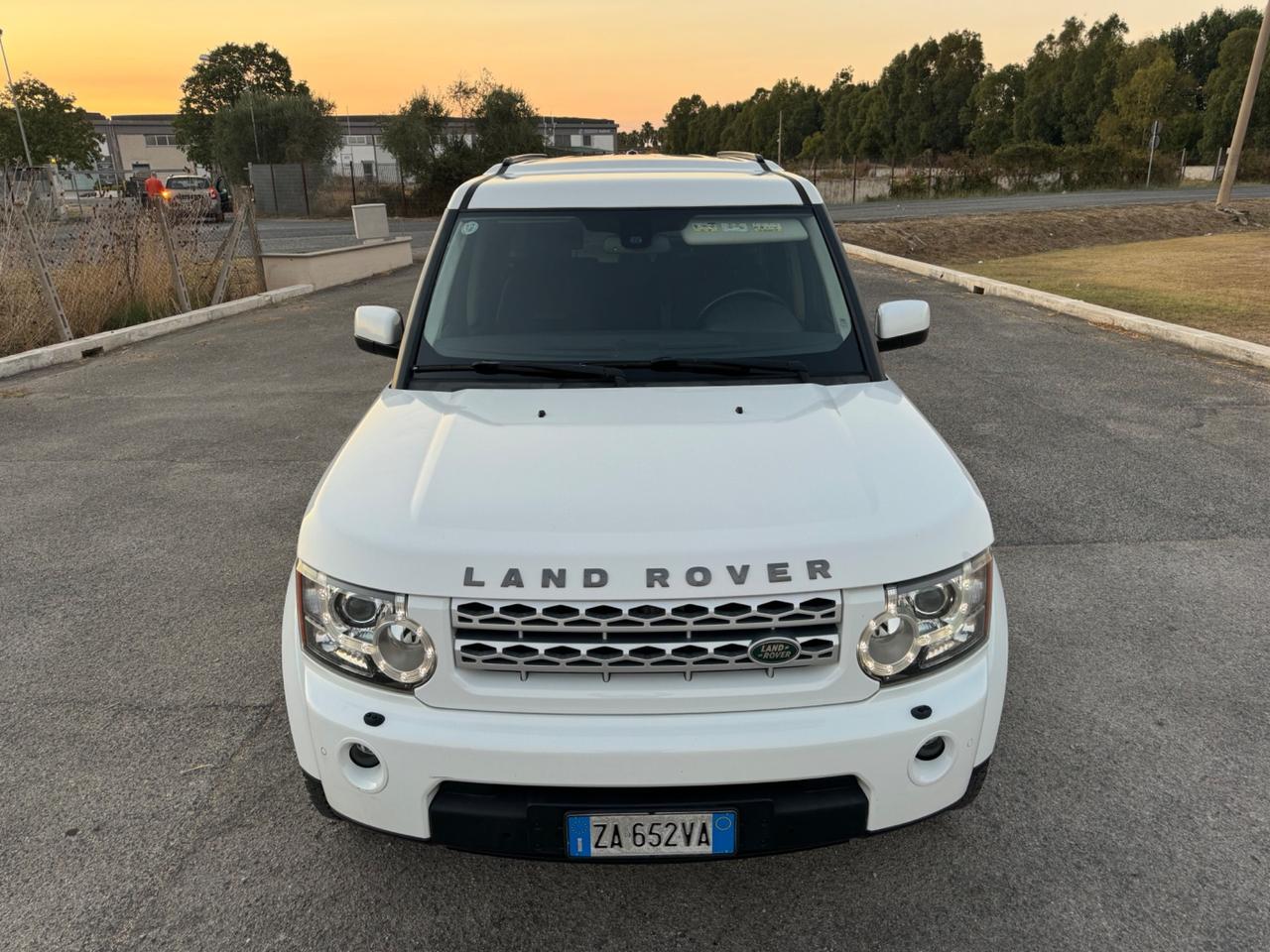 Land Rover Discovery 4 3.0 SDV6 245CV Black&White Limited Edition