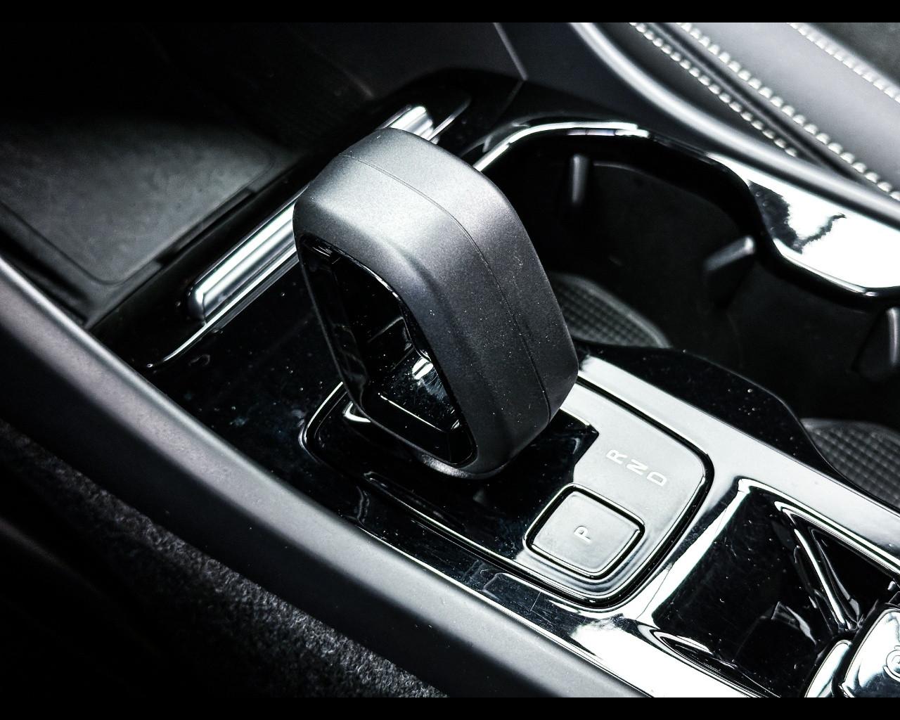 VOLVO XC40 T4 Recharge Plug-in Hybrid automatico Ultimate Dark