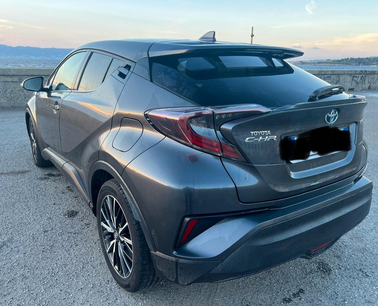 Toyota C-HR 1.8 Hybrid E-CVT Lounge