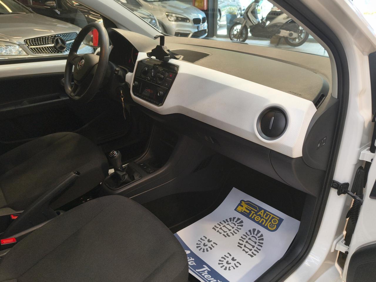Volkswagen up! 1.0 5p. take solo 19.000 km