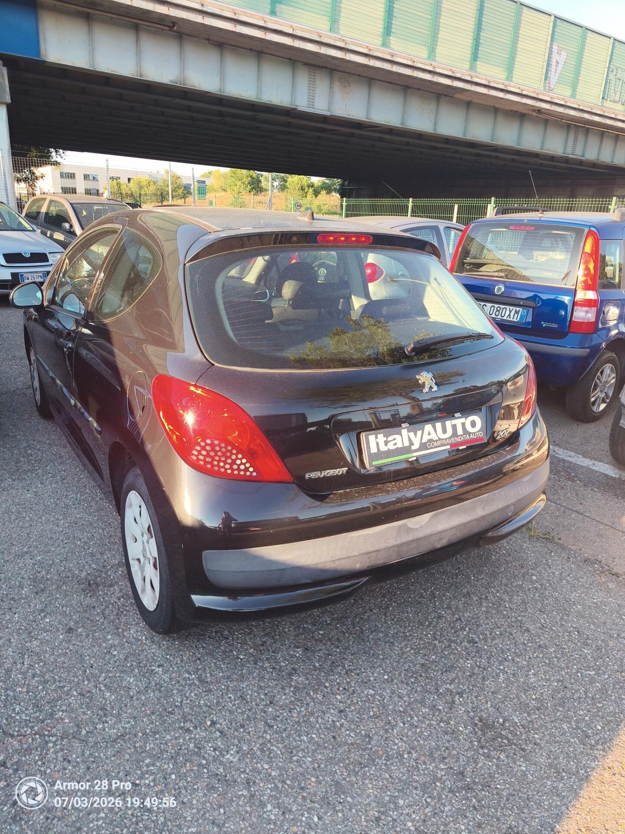 Peugeot 207 1.4 8V 75CV 3p. ONE Line