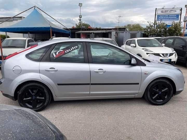 FORD FOCUS 1.6 BENZINA