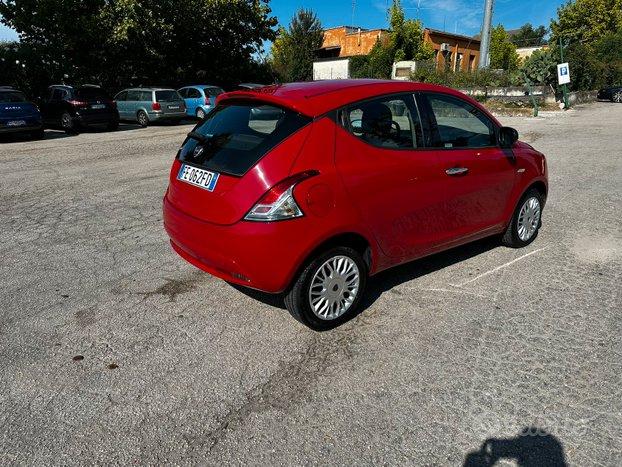 Lancia Ypsilon 1.2 8v