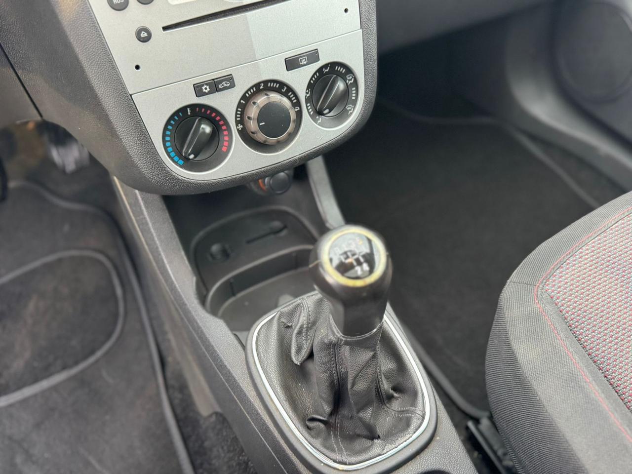 Opel Corsa 1.2 3 porte Sport Neopatentati