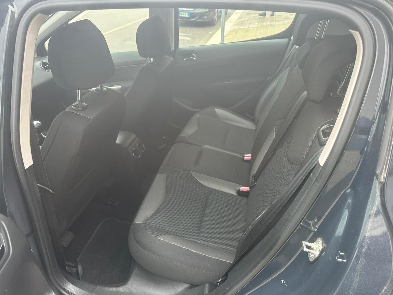 Peugeot 308 1.6 HDi 110CV 5p. Féline (5 Marce)