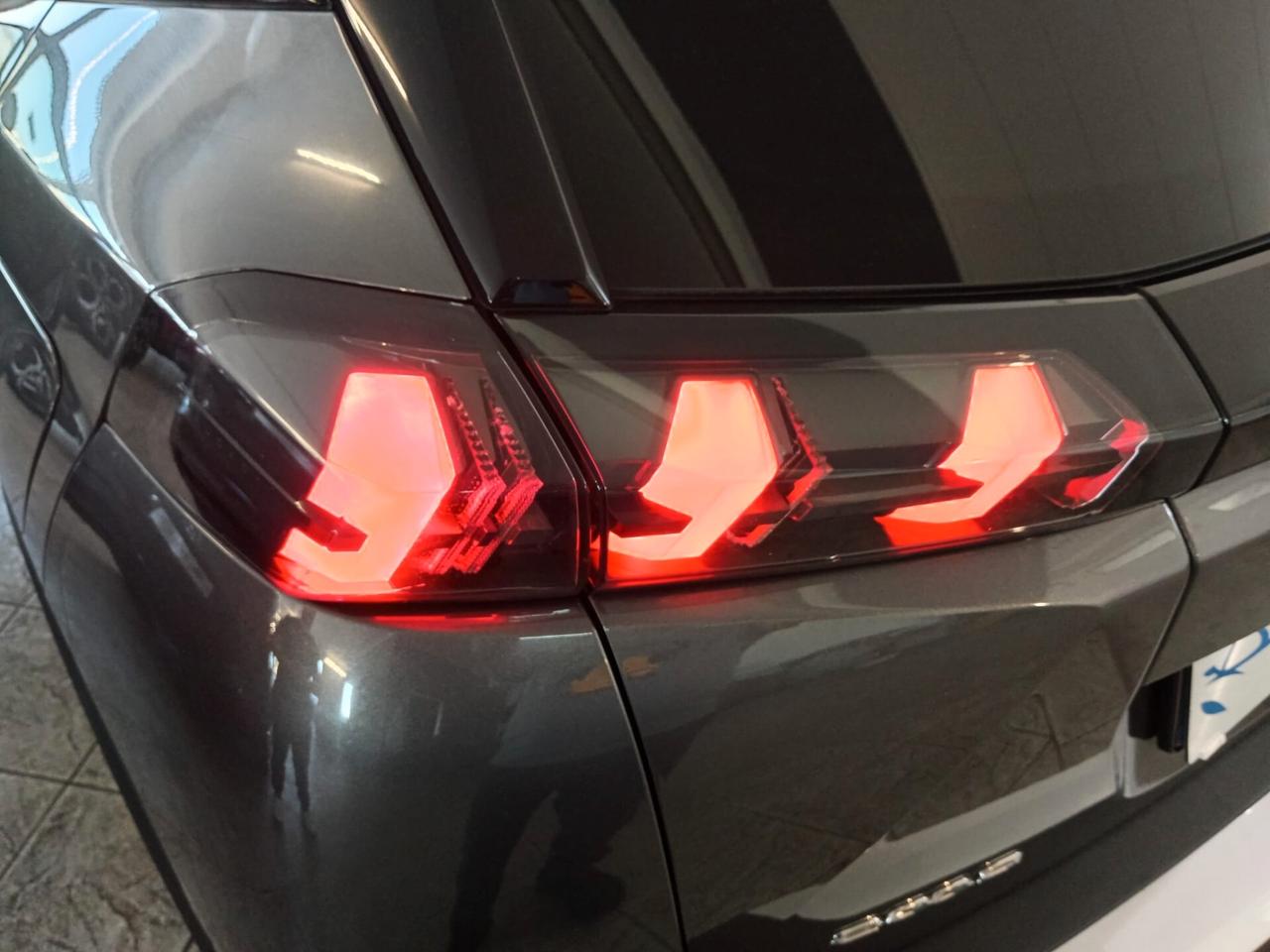 Peugeot 2008 PureTech 155 S&S EAT8 GT