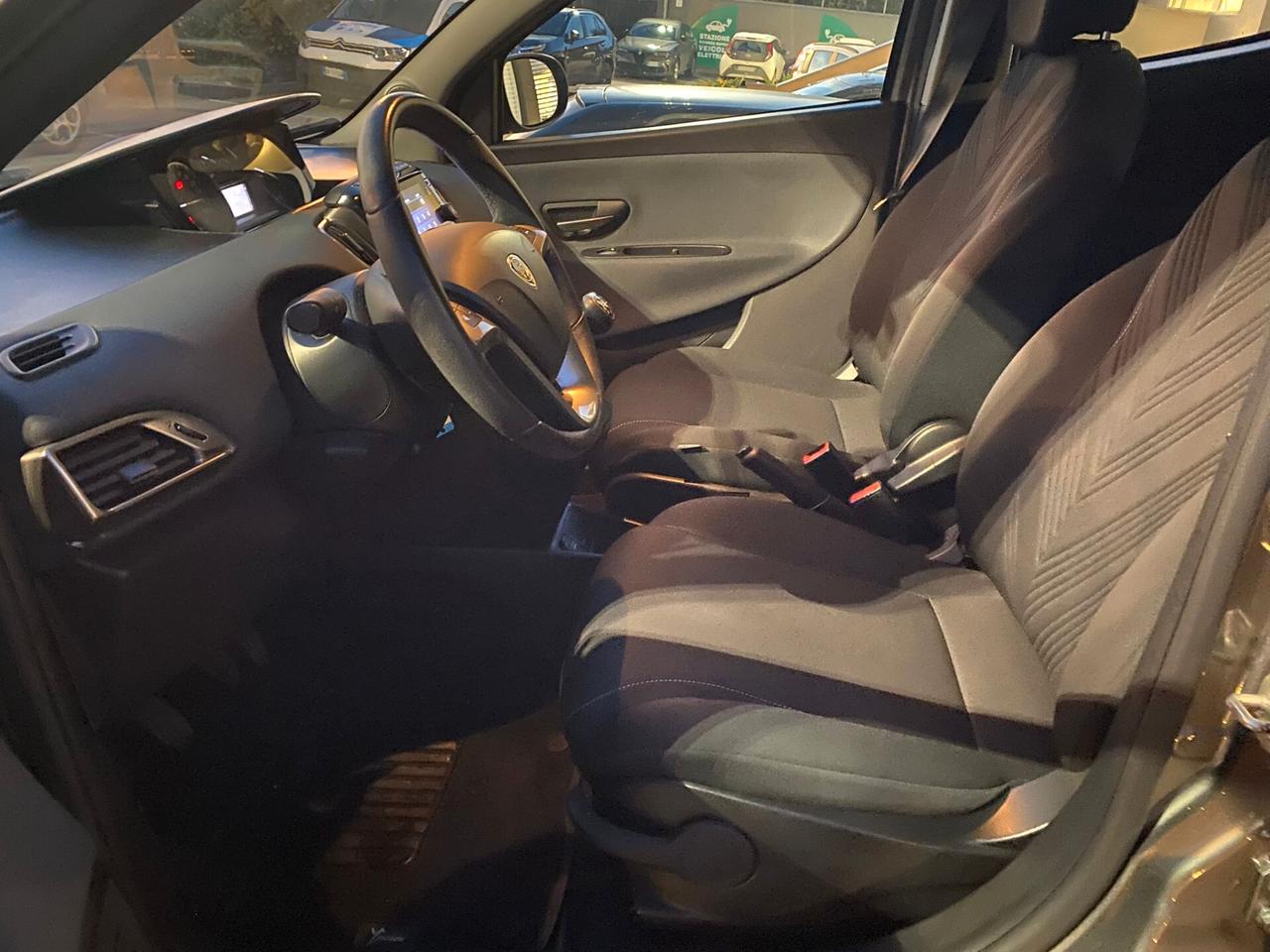 Lancia Ypsilon 1.0 FireFly 5 porte S&S Hybrid Ecochic Gold