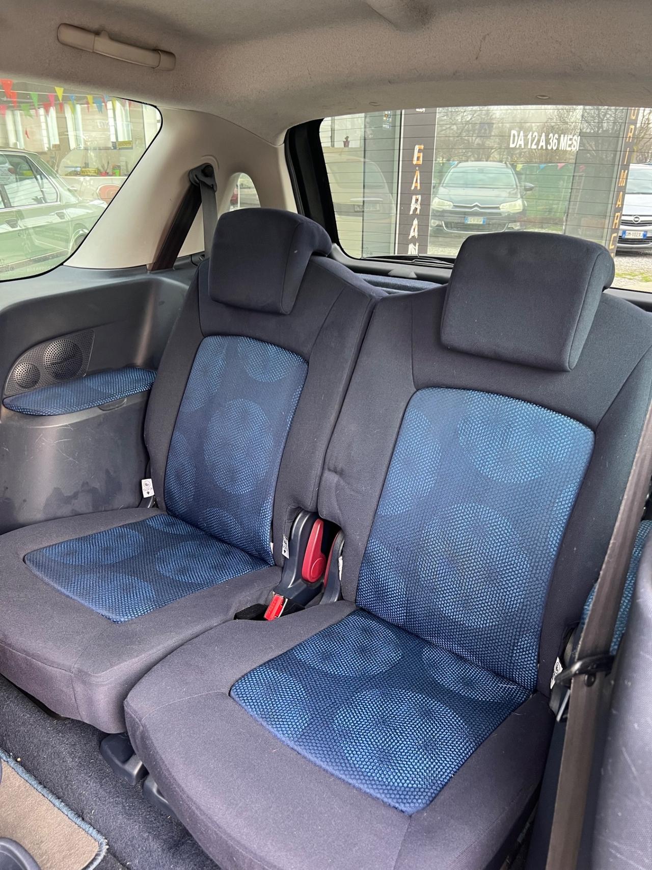 Peugeot 1007 1.4 Happy - benzina - neopatentati