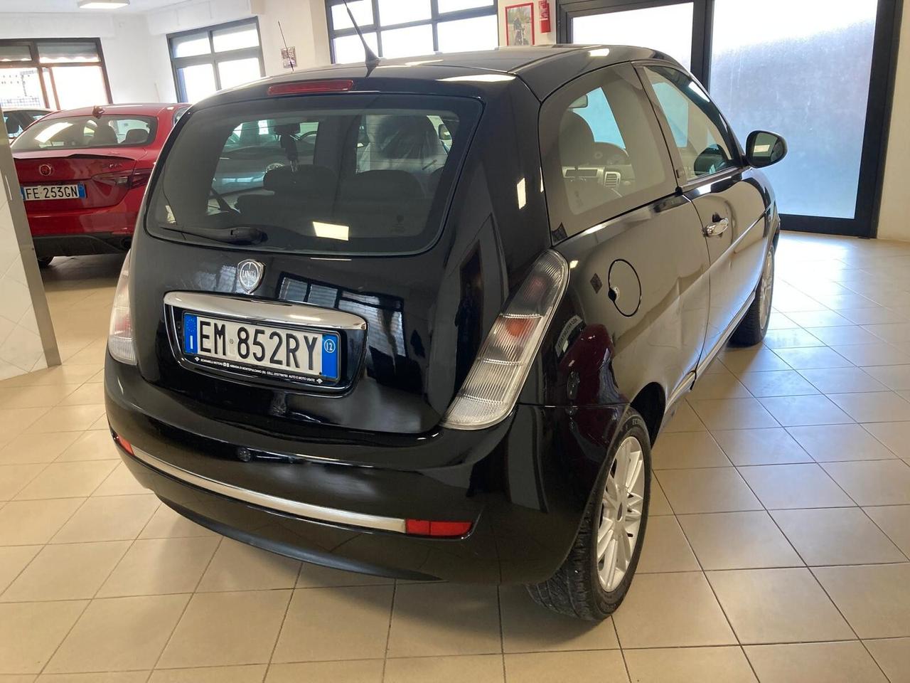 Lancia Ypsilon 1.2 69 CV Unyca