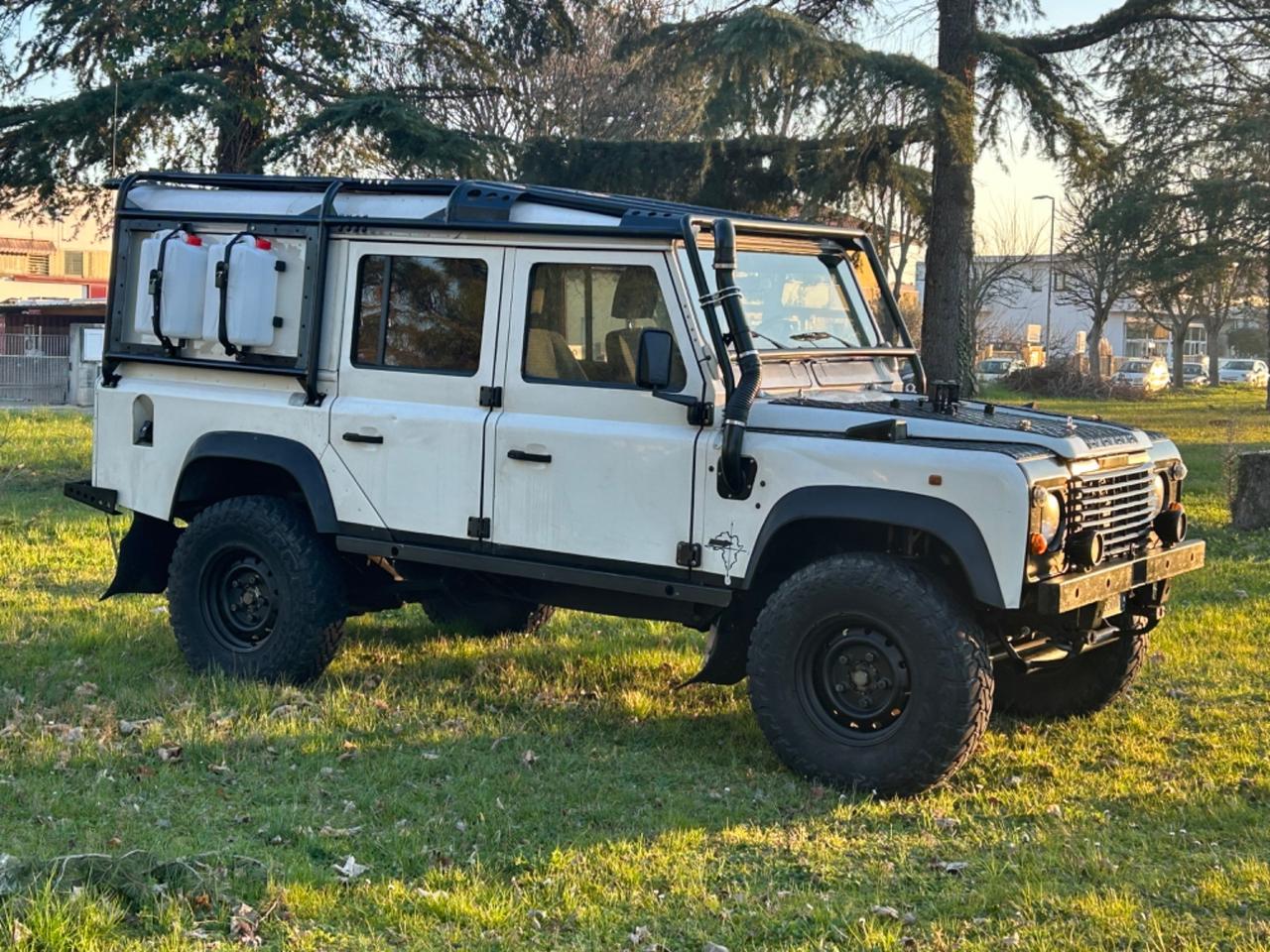 Land Rover Defender Allestita per Safari