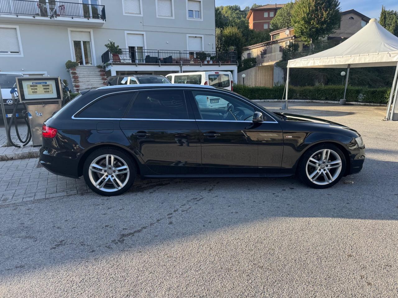 Audi A4 Avant 2.0 TDI S LINE
