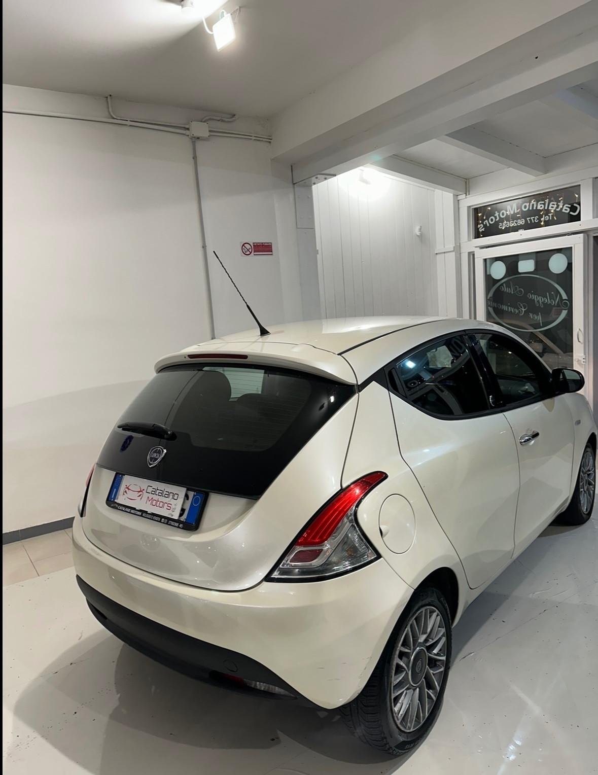 Lancia Ypsilon 1.2 69 CV 5 porte GPL Ecochic Silver