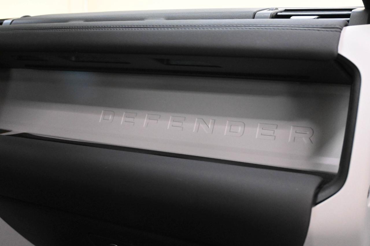 LAND ROVER Defender (2019) Defender 110 3.0D I6...