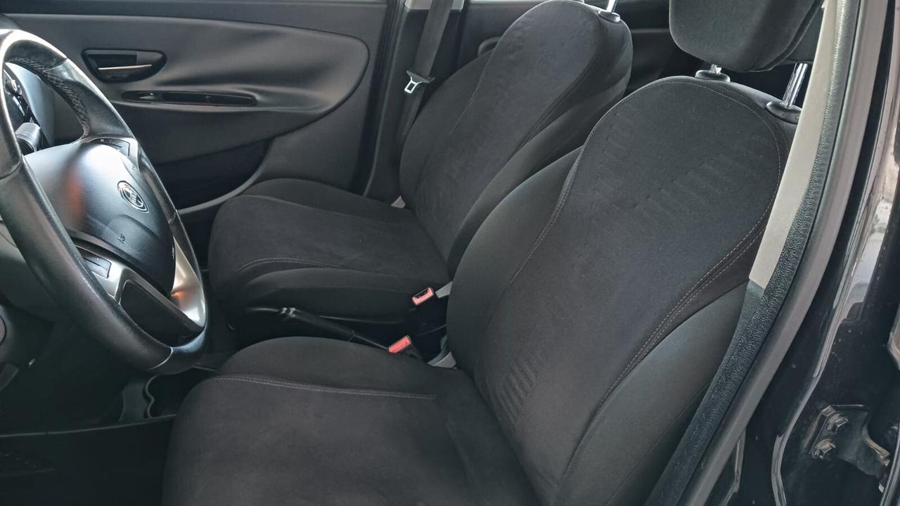 Lancia Ypsilon 1.2 69 CV 5 porte Platinum