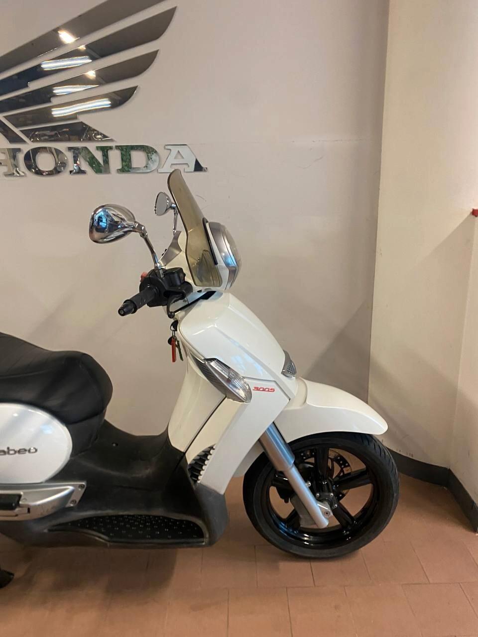 Aprilia Scarabeo 300