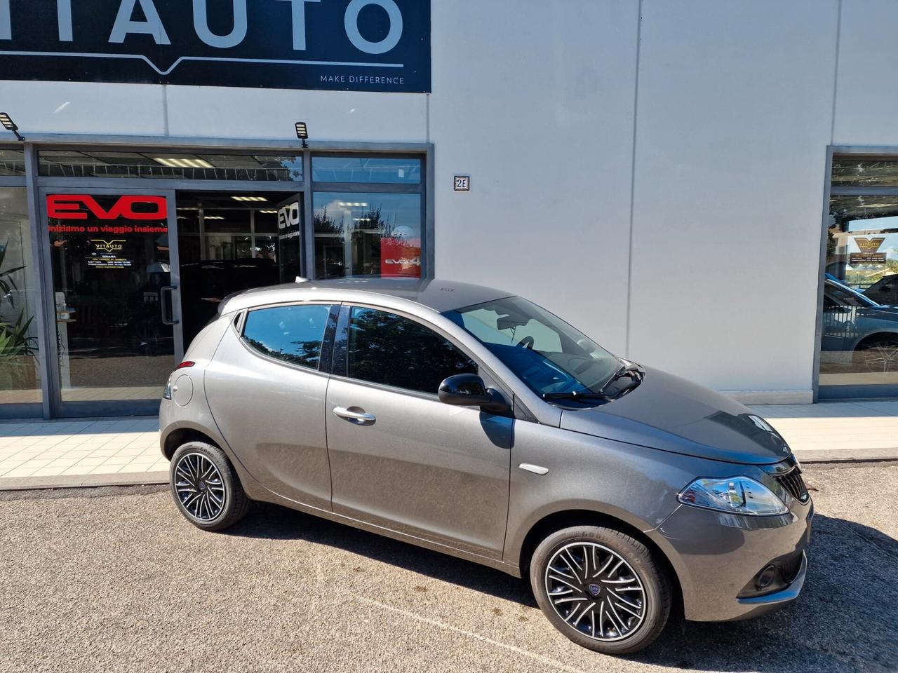 Lancia Ypsilon 1.0 FireFly 5 porte S&S Hybrid Oro