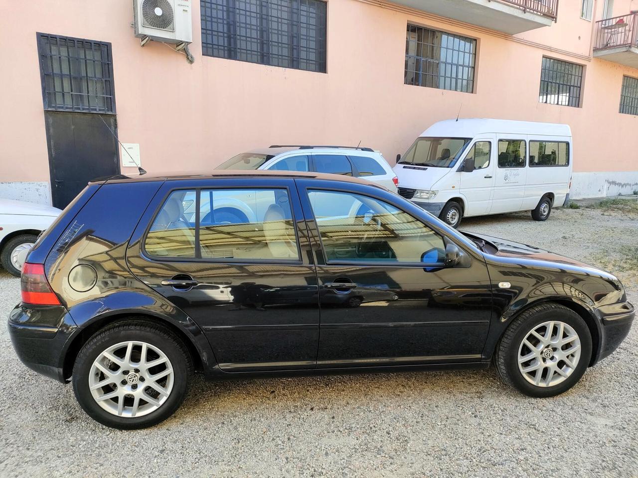 Volkswagen Golf 1.6 16v Aut Highline ASI