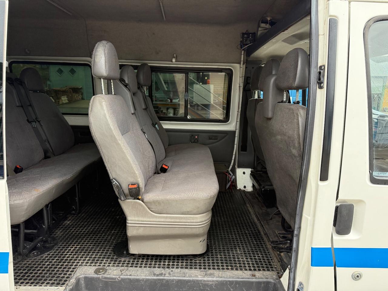 Ford Transit 2.4 diesel 9 posti