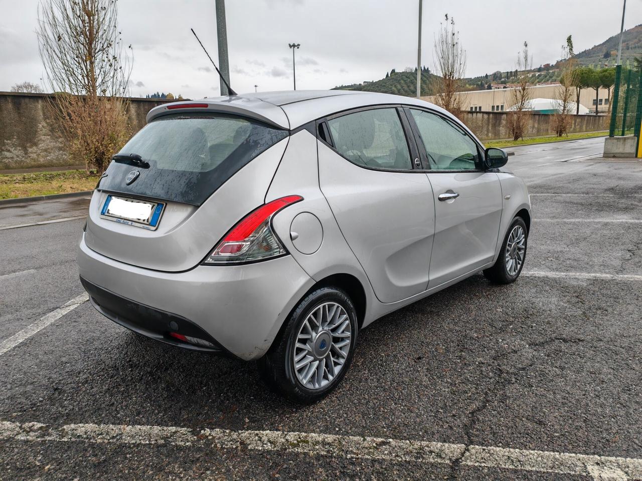 Lancia Ypsilon 1.2 69 CV 5 porte GPL Ecochic Silver