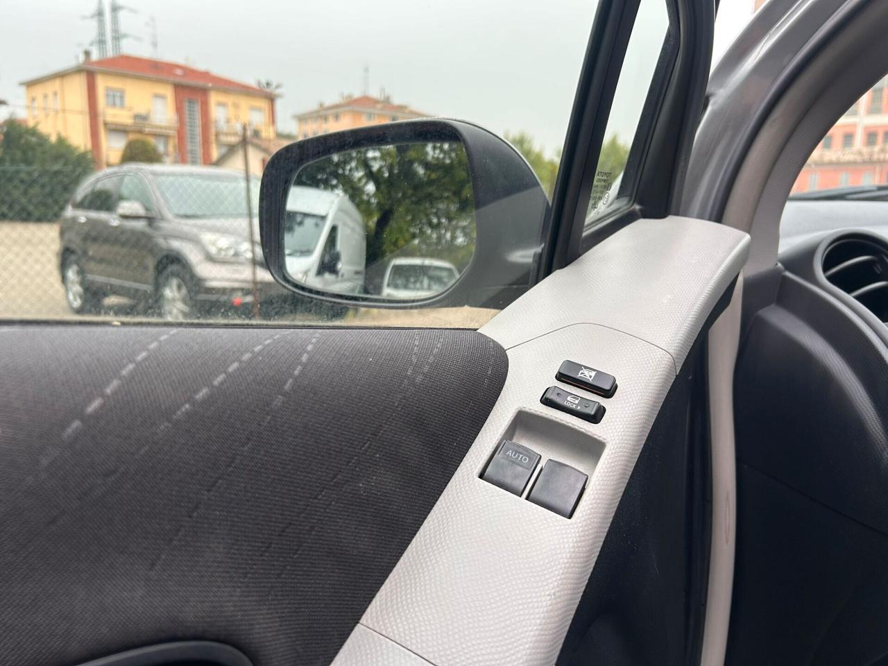 Toyota Yaris Anno 2006 1.0 Benzina 3 porte Sol