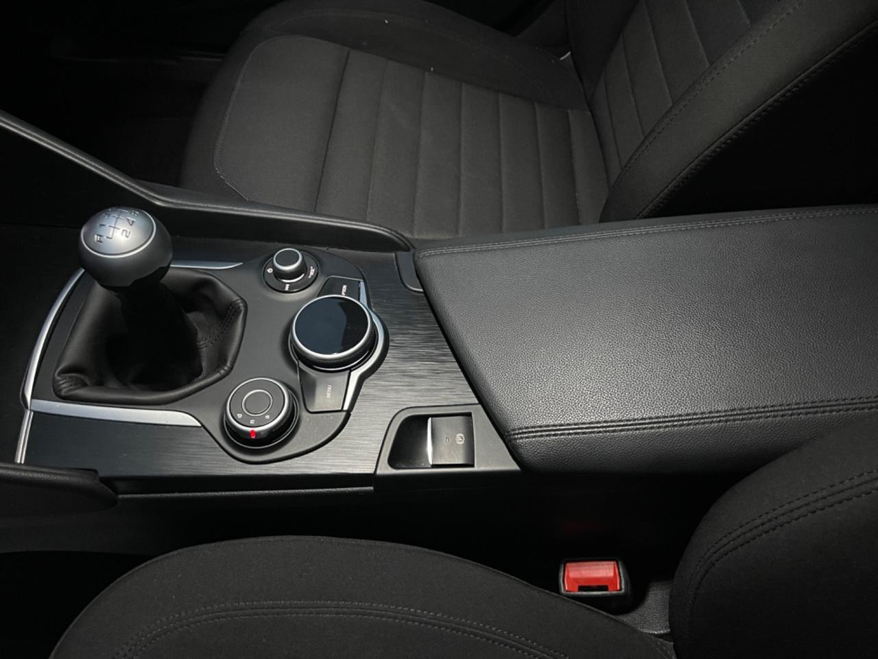 Alfa Romeo Giulia 2.2 Turbodiesel 150 CV 89.000 CERTIFICATI!