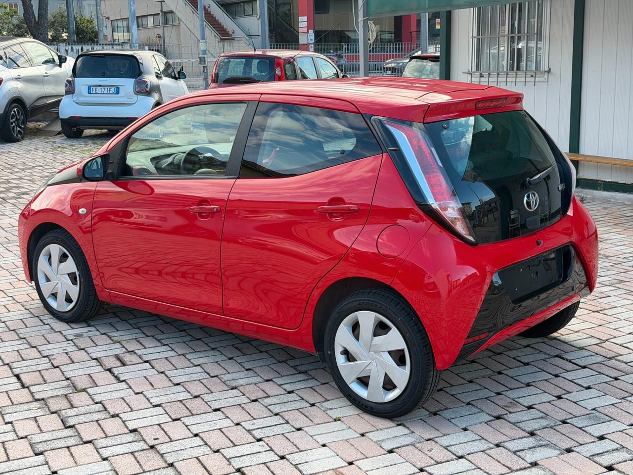 Toyota Aygo 1.0 VVT-i 69 CV 5 porte x-cool