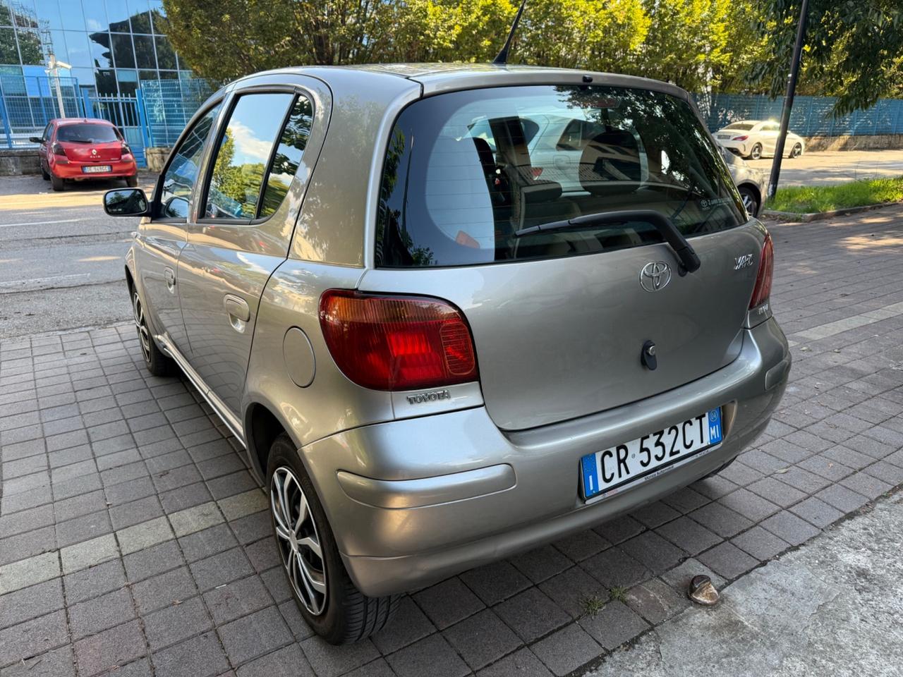 Toyota Yaris 1.0i 16V cat 5 porte Sol