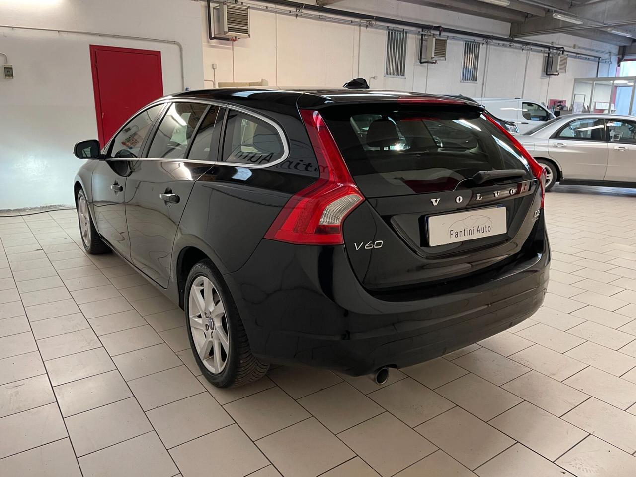 Volvo V60 Momentum 1.6 d2-Ok Neopatentati-LEGGI SOTTO
