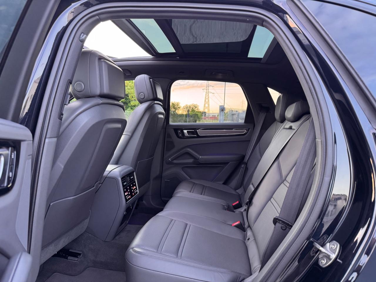 Porsche Cayenne 3.0 V6 E-Hybrid Platinum Edition