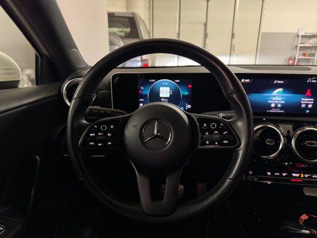 MERCEDES-BENZ A 180 d Automatic Premium