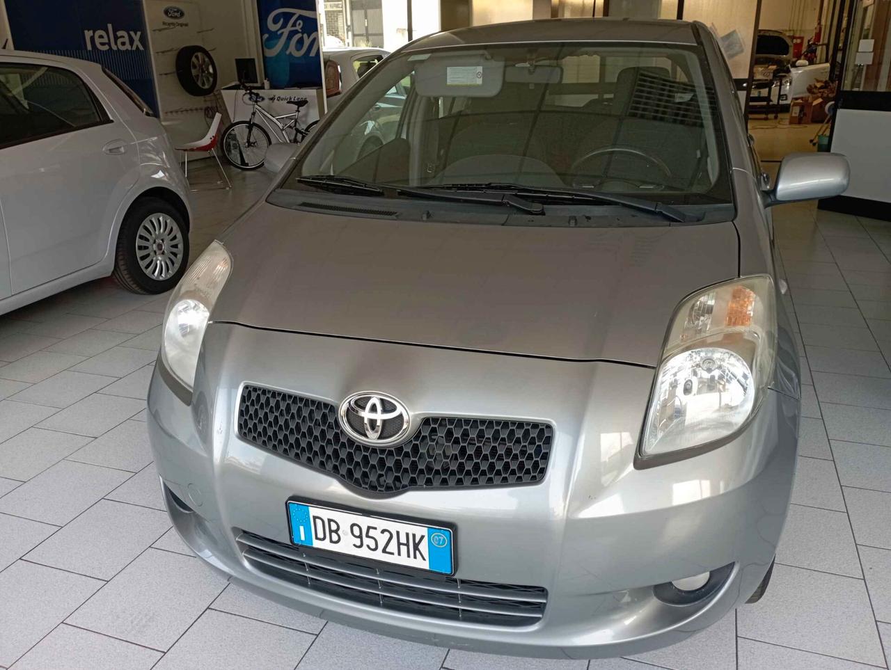 Toyota Yaris 1.3 5 porte Luna