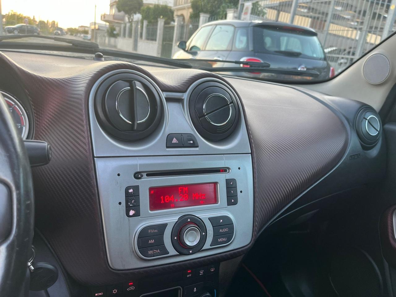 Alfa Romeo MiTo 1.6 JTDm Distinctive Premium 2011
