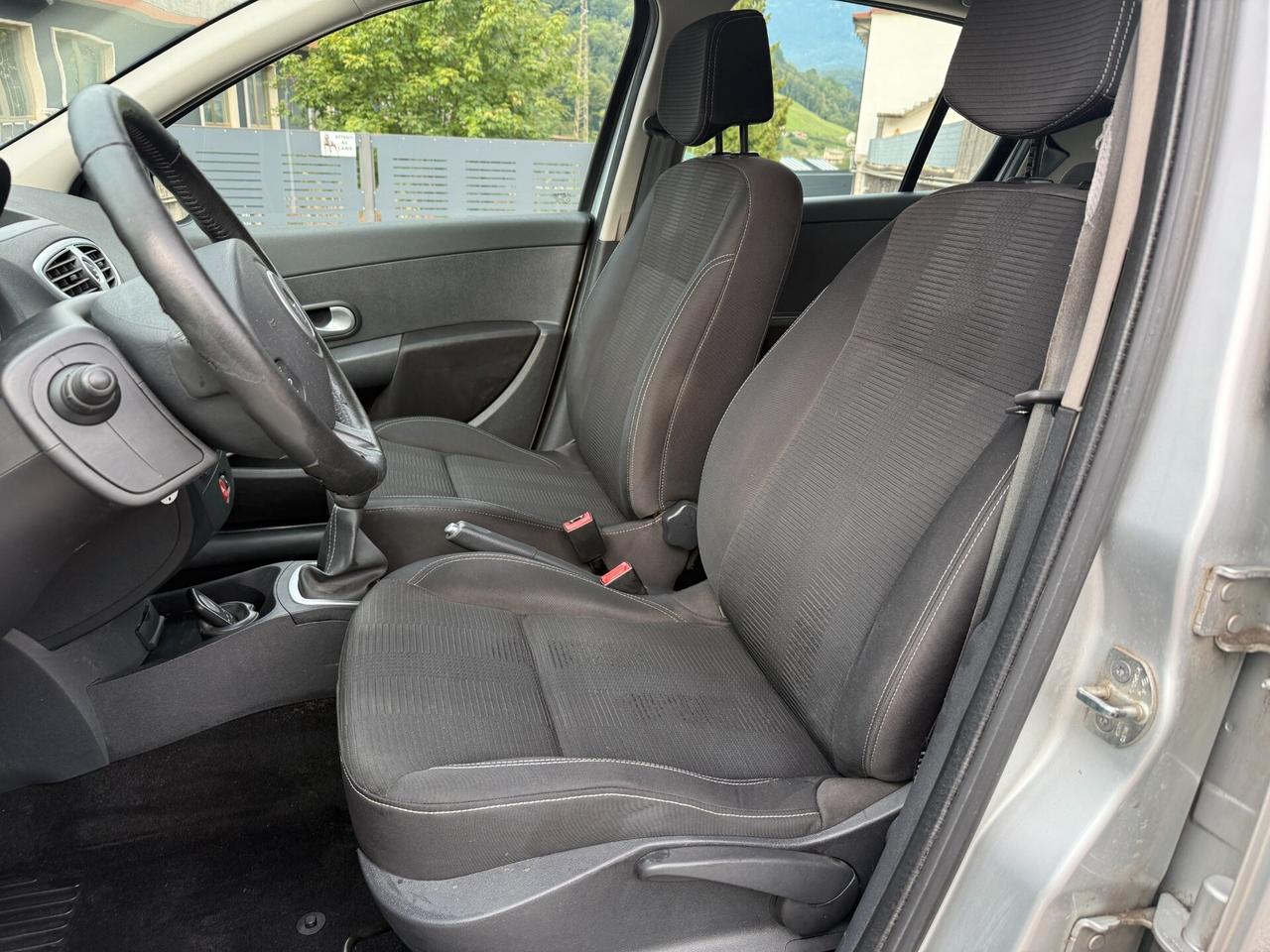 Renault Clio 1.2 16V 5 porte Confort 75cv